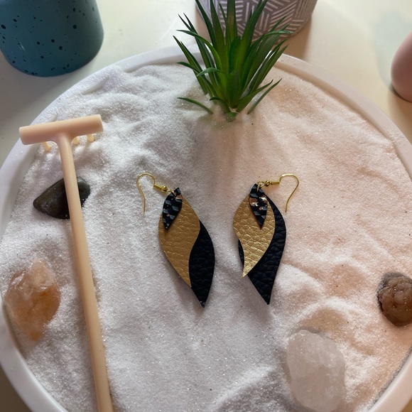 Faux leather earrings! - Picture 4 of 6